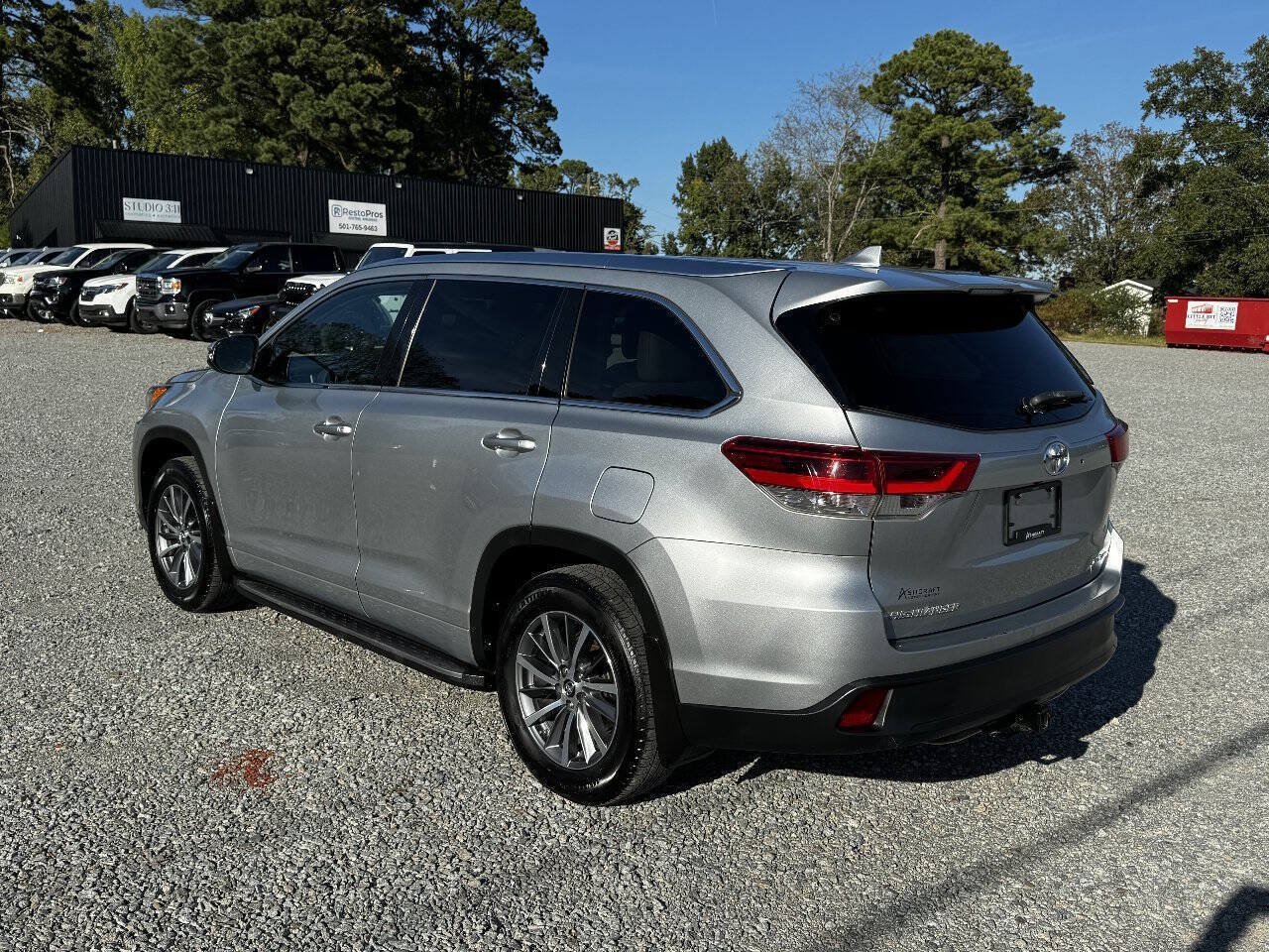 Used 2017 Toyota Highlander XLE AWD/4WD image 9