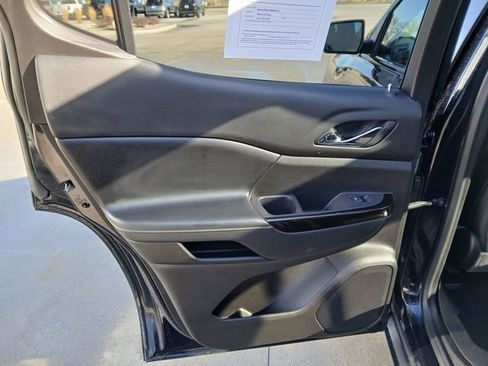 Used 2022 GMC Acadia AT4 image 12