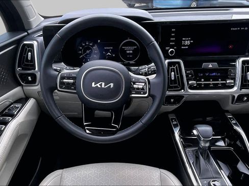 Used 2023 Kia Sorento SX AWD/4WD image 6