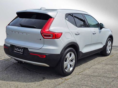 Used 2021 Volvo XC40 T5 Momentum w/ Protection Package Premier AWD/4WD image 3
