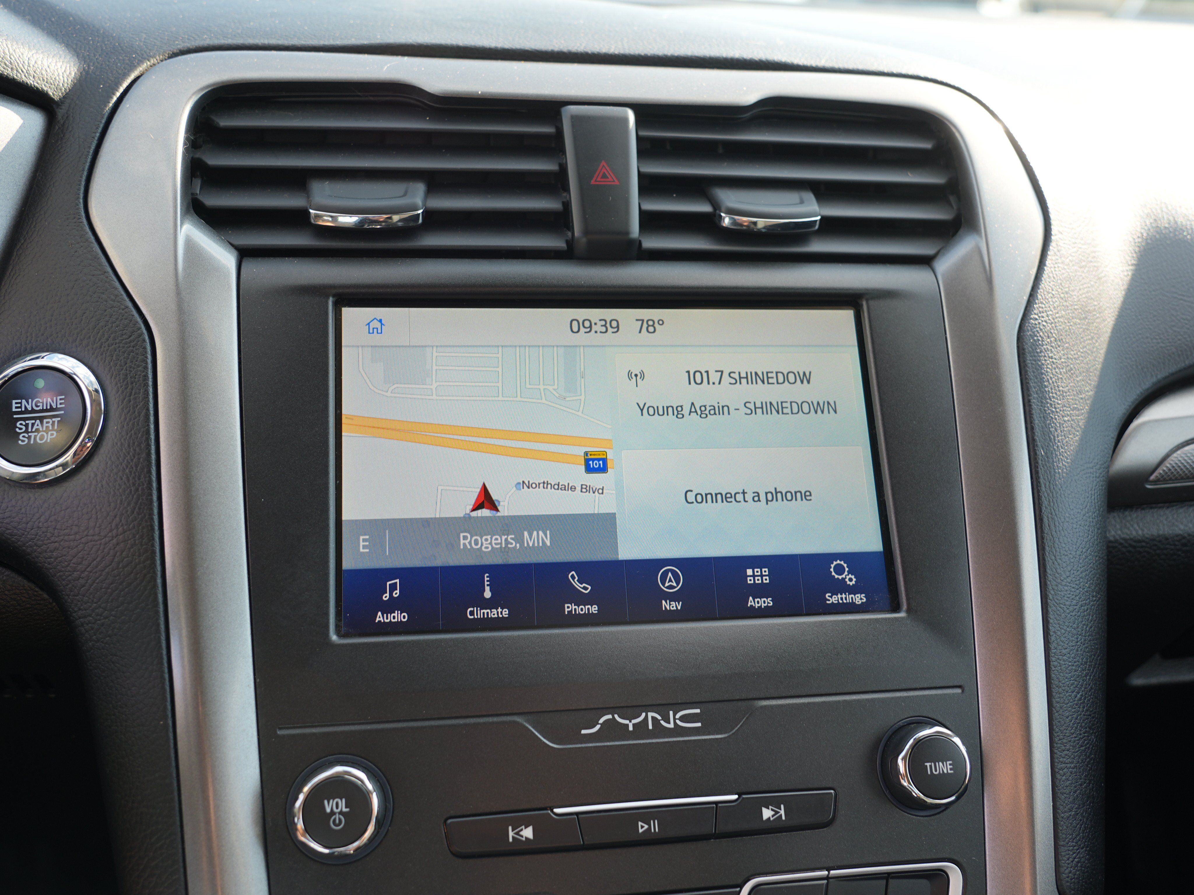 Used 2020 Ford Fusion SE FWD image 28