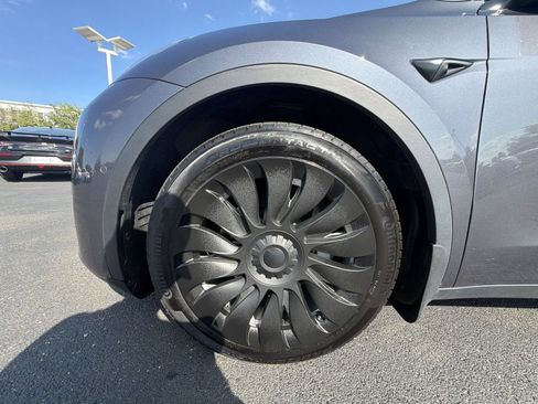 Used 2021 Tesla Model Y Long Range AWD/4WD image 10