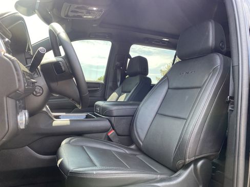 Used 2023 GMC Yukon XL Denali AWD/4WD image 7