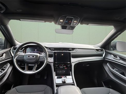 Certified 2025 Jeep Grand Cherokee Laredo X w/ Luxury Tech Group I image 24