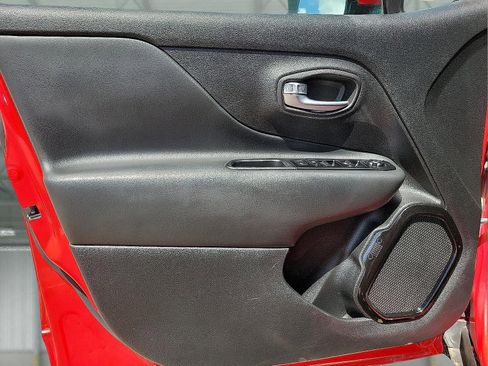 Used 2020 Jeep Renegade Altitude image 11
