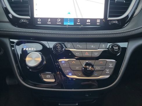 New 2027 Chrysler Pacifica Select AWD/4WD image 18