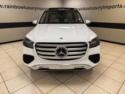Used 2025 Mercedes-Benz GLS 450 4MATIC image 2