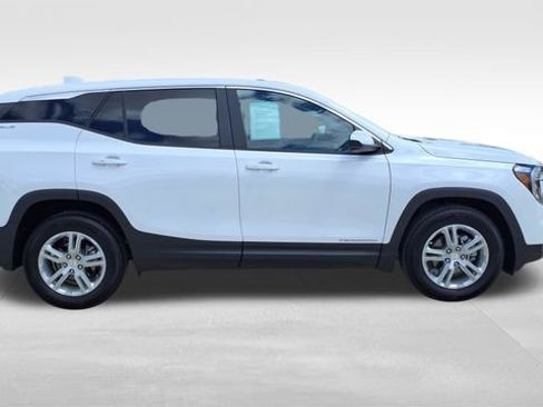 Used 2023 GMC Terrain SLE image 9