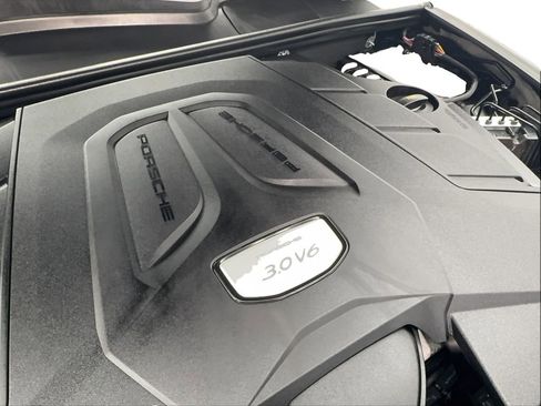 Used 2023 Porsche Cayenne Platinum Edition image 19