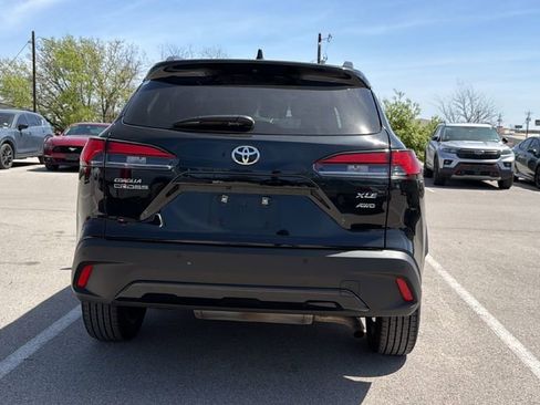 Used 2025 Toyota Corolla Cross XLE image 9