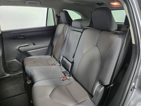 Used 2023 Toyota Highlander LE FWD image 17
