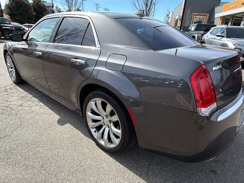 Used 2018 Chrysler 300 Limited image 10
