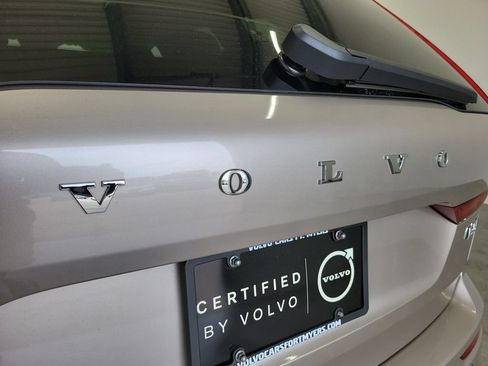 Used 2024 Volvo XC60 B5 Core AWD/4WD image 10