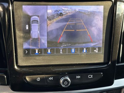 Used 2020 Chevrolet Traverse Premier image 11