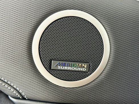 Used 2025 Land Rover Discovery Dynamic SE AWD/4WD image 23