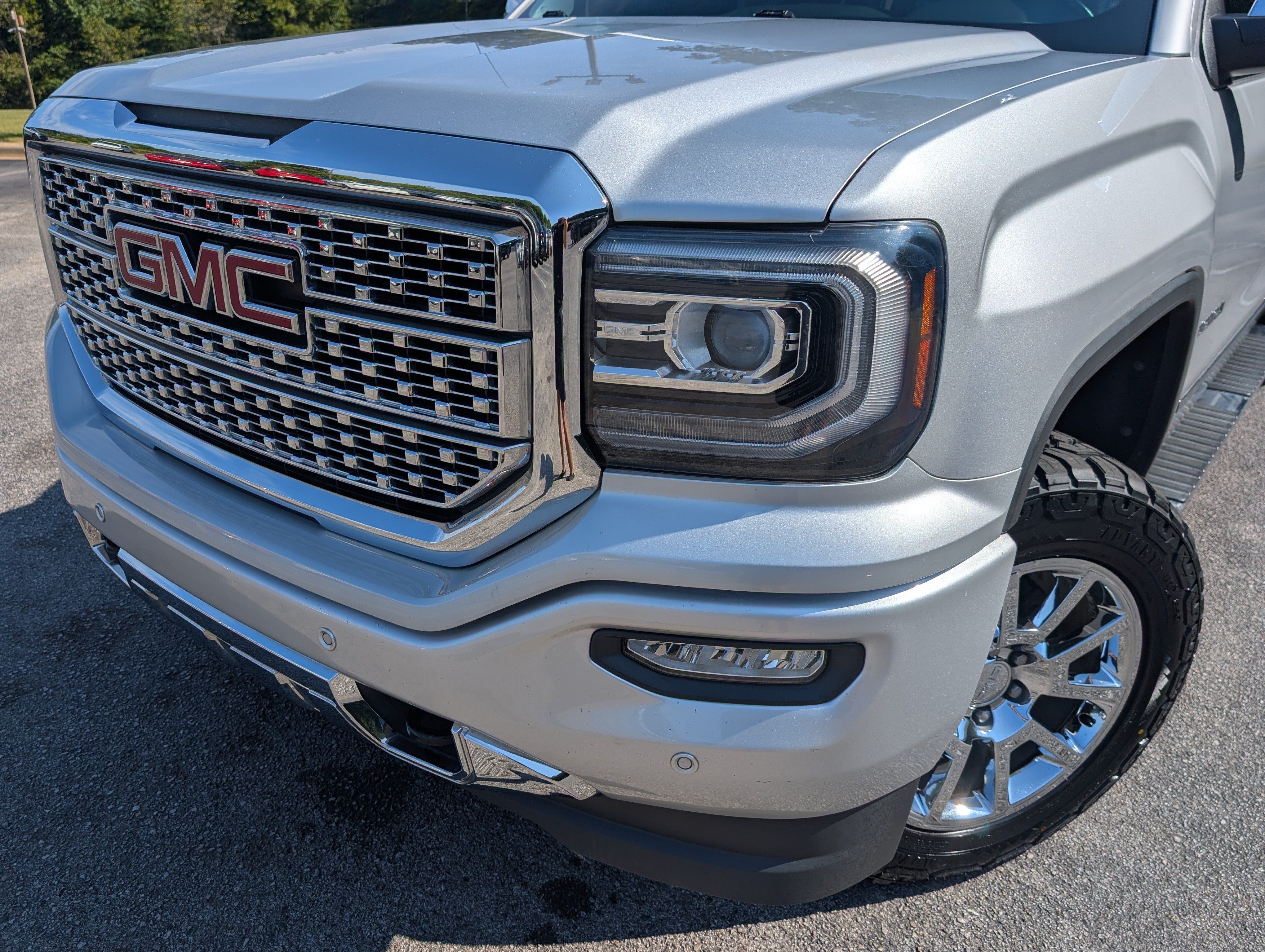 Used 2018 GMC Sierra 1500 Denali AWD/4WD image 13