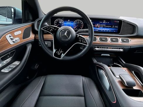 Certified 2025 Mercedes-Benz GLE 350 4MATIC image 6