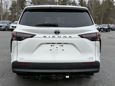 Used 2023 Toyota Sienna XLE image 6