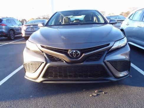 Used 2023 Toyota Camry SE image 2