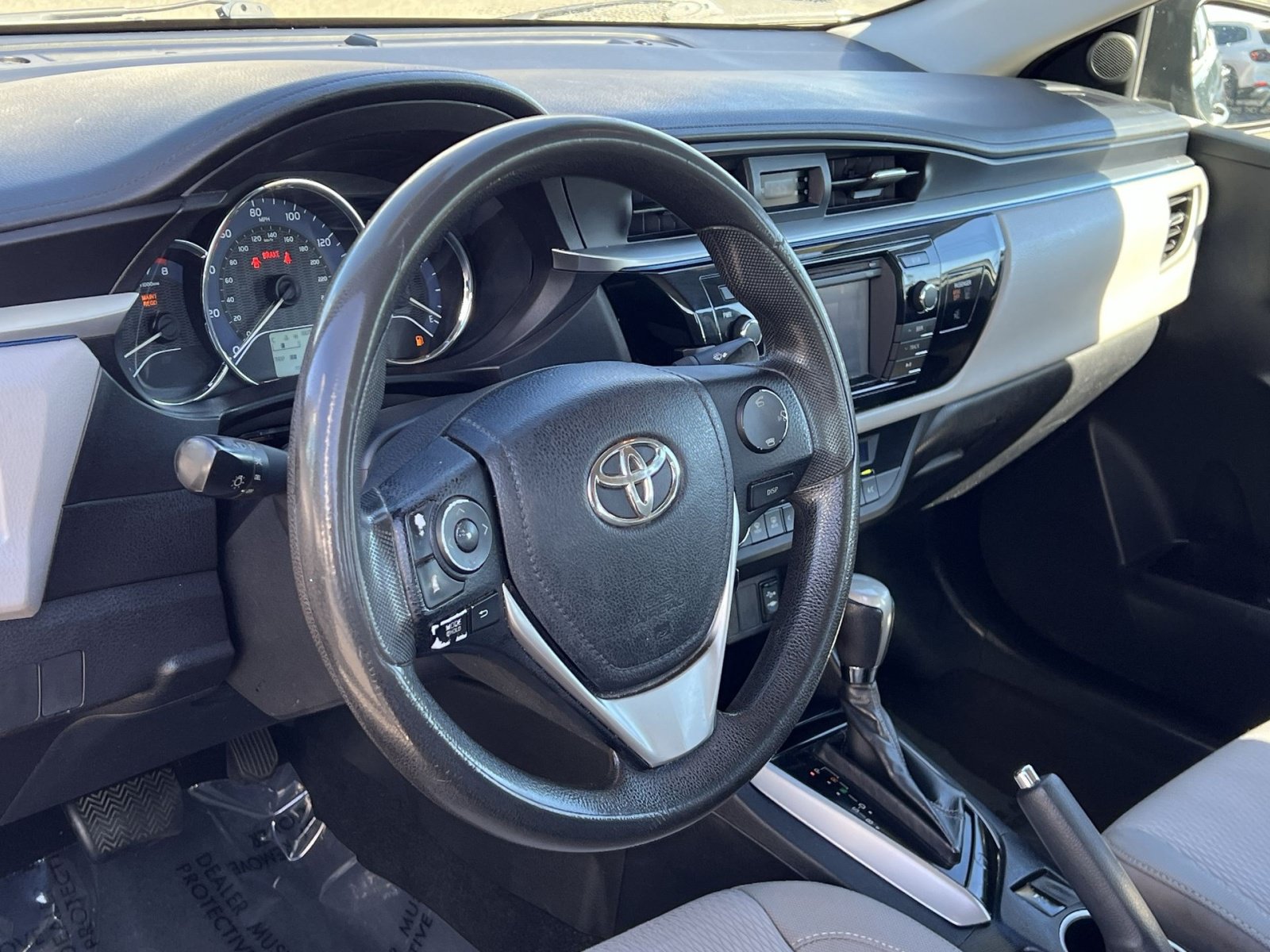 Used 2014 Toyota Corolla LE FWD image 9