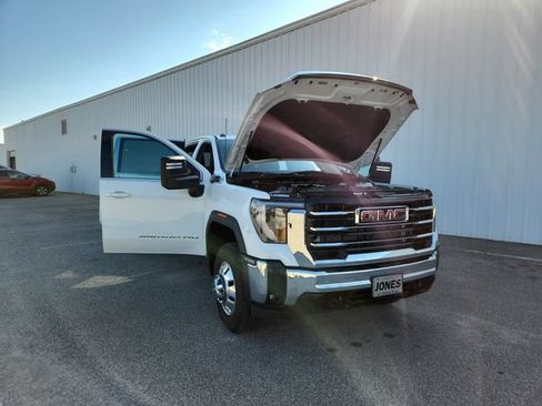 Used 2025 GMC Sierra 3500 SLE w/ SLE Value Package AWD/4WD image 11