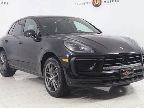 Used 2025 Porsche Macan image 27