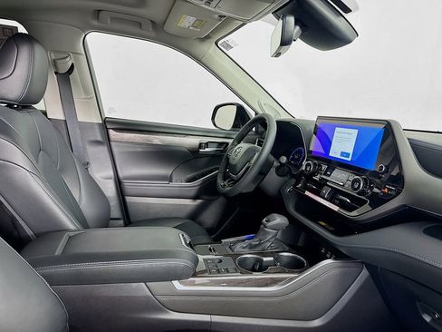 Used 2025 Toyota Highlander Limited image 35