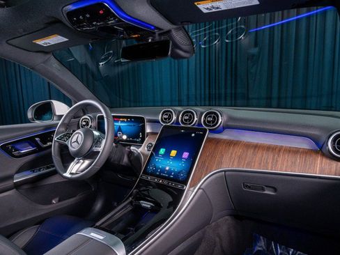 Certified 2026 Mercedes-Benz GLC 300 image 4