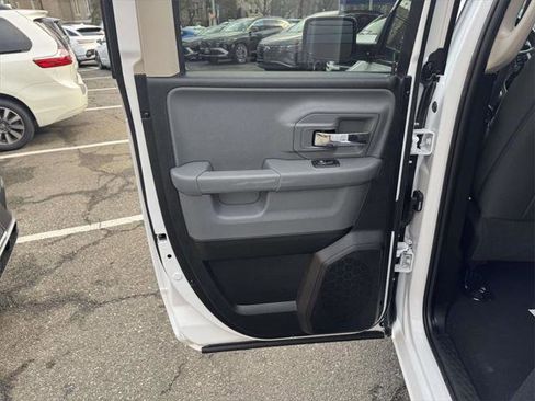 Used 2024 RAM 1500 Classic SLT image 9