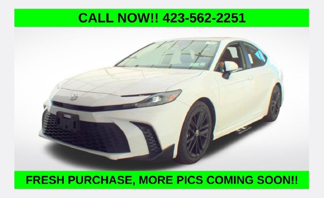 Used 2025 Toyota Camry SE FWD image 1