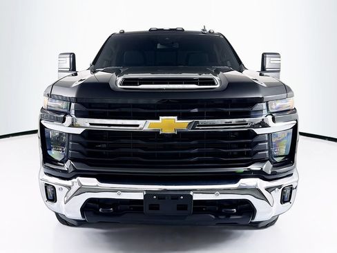 Used 2025 Chevrolet Silverado 2500 LT w/ Texas Edition AWD/4WD image 2