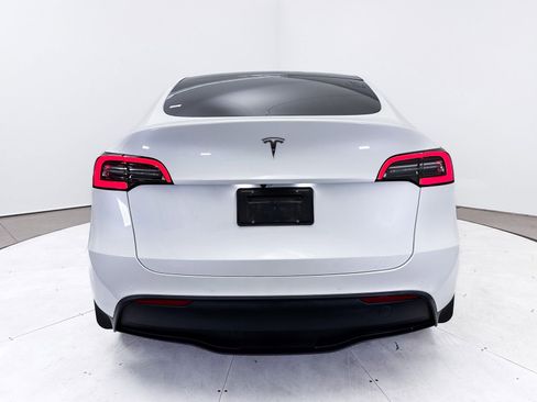 Used 2021 Tesla Model Y Long Range image 16