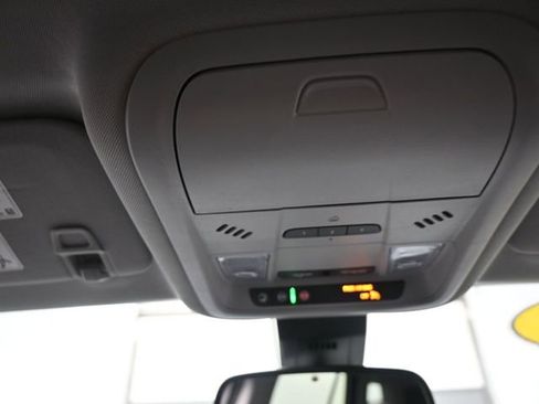 Used 2024 GMC Terrain SLT w/ Infotainment Package II image 12