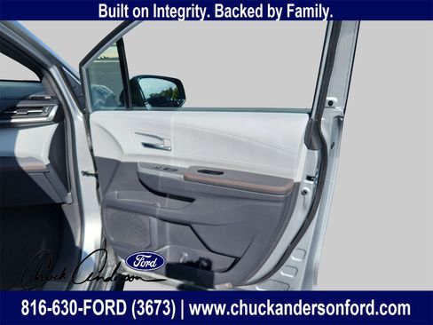 Used 2023 Toyota Sienna XSE image 27