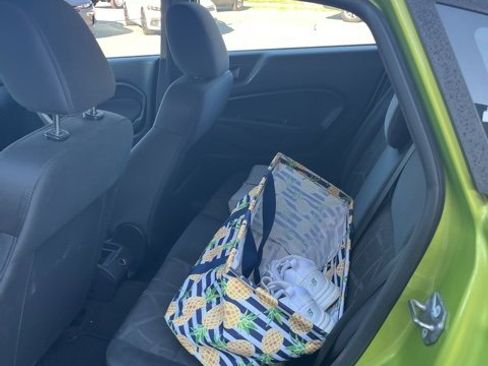 Used 2011 Ford Fiesta SE w/ 203A Rapid Spec Order Code image 6