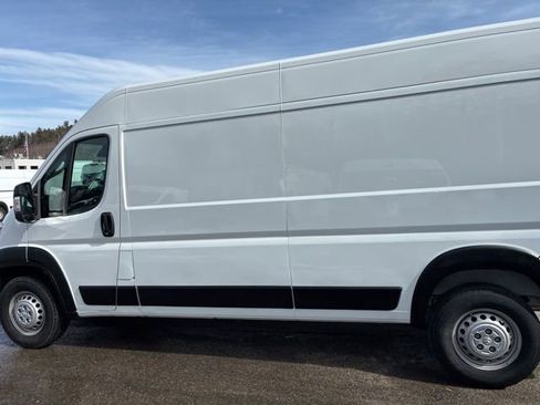 Used 2025 RAM ProMaster 2500 w/ Convenience Group image 7
