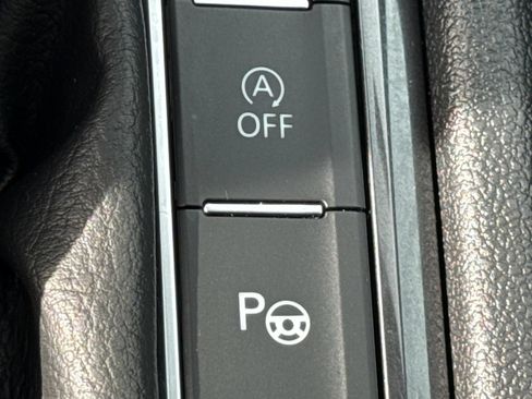 Certified 2024 Volkswagen Tiguan SEL R-Line AWD/4WD image 39