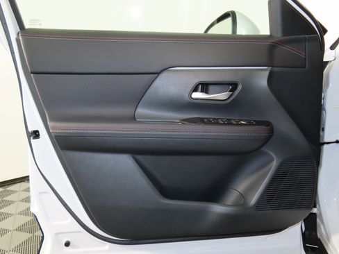 Certified 2025 Nissan Kicks SR image 49