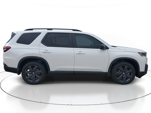 New 2026 Honda Pilot Sport image 3