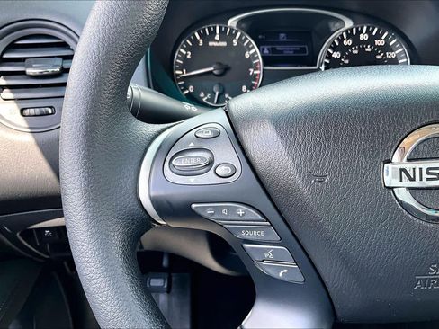 Used 2017 Nissan Pathfinder S image 24