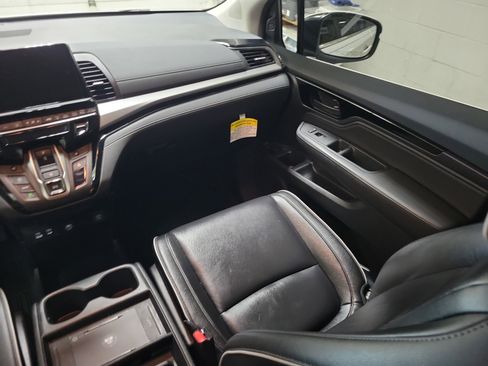 Certified 2025 Honda Odyssey Touring image 18