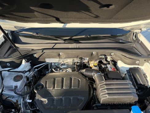 Used 2025 Volkswagen Atlas Cross Sport SE image 12