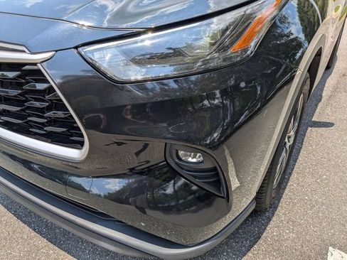 Used 2022 Toyota Highlander XLE FWD image 5