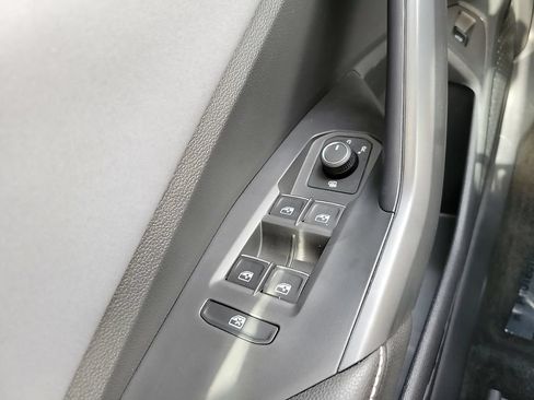 Used 2025 Volkswagen Jetta SE FWD image 13