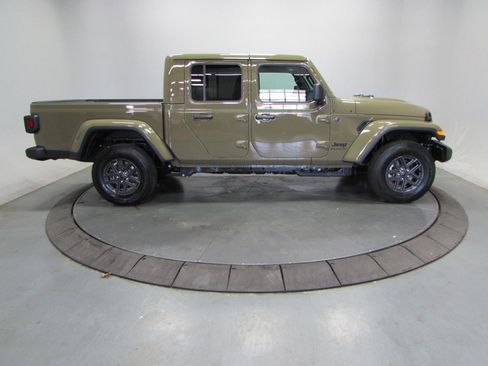 New 2026 Jeep Gladiator Sport AWD/4WD image 8