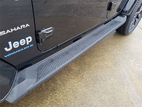 Used 2023 Jeep Wrangler Sahara image 12