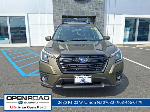 Used 2024 Subaru Forester Premium image 2