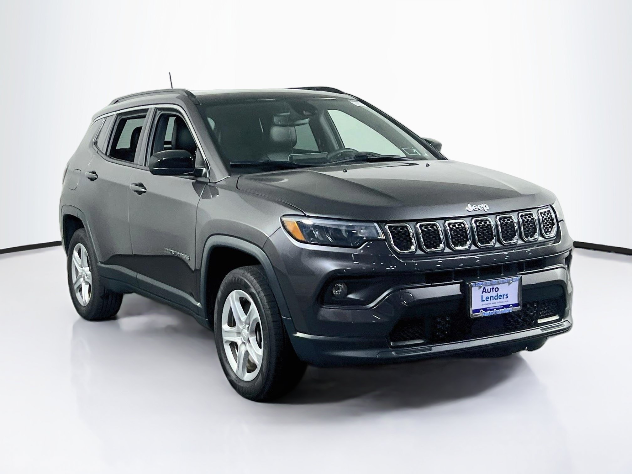Used 2023 Jeep Compass Latitude w/ Sun and Sound Group AWD/4WD image 3