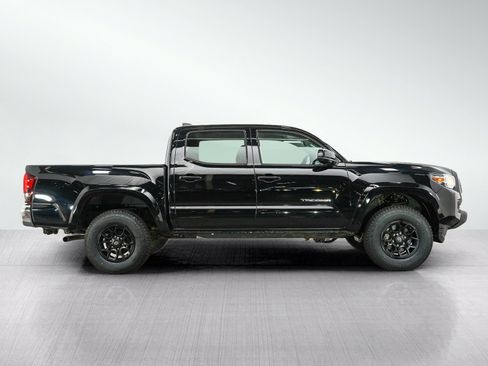 Used 2022 Toyota Tacoma SR5 AWD/4WD image 6
