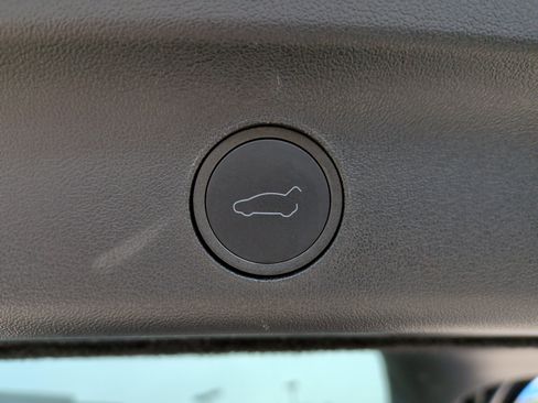 Used 2024 Tesla Model Y 2WD image 37